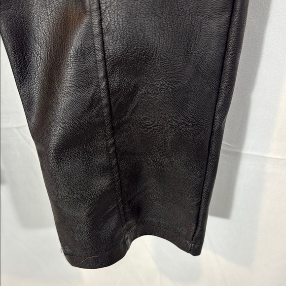 Venti6 Italian Faux Leather Black High-Waisted Pants with Button Detail Size L - Picture 7 of 10